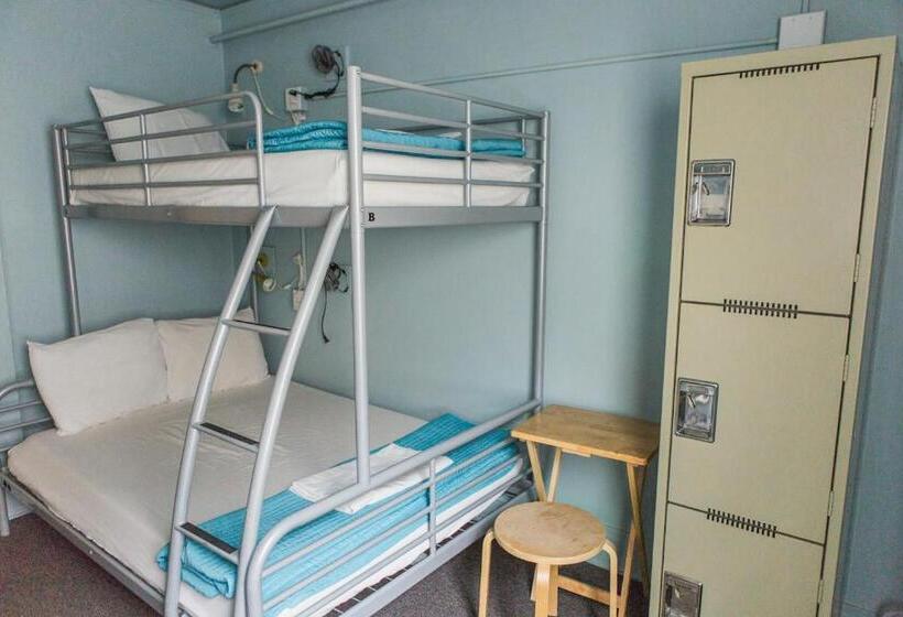 American Hotel Hostel