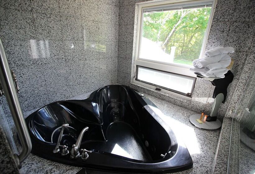 هتل Adventure Suites