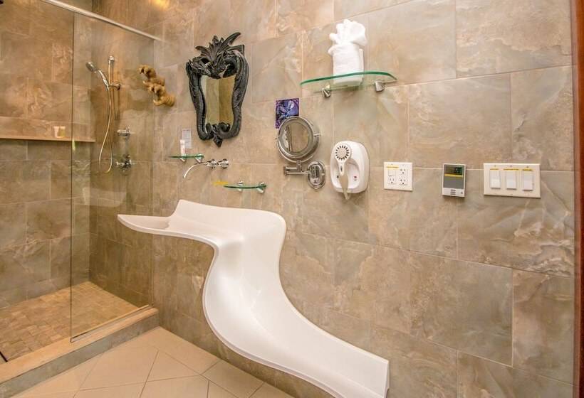 هتل Adventure Suites