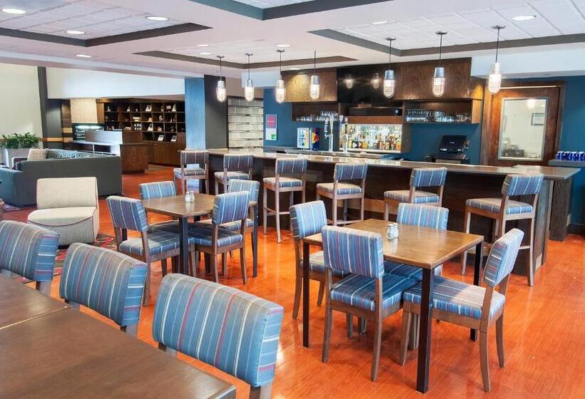 هتل Four Points By Sheraton Columbus Polaris