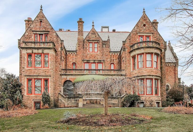 هتل The Gables At Stirling Guest