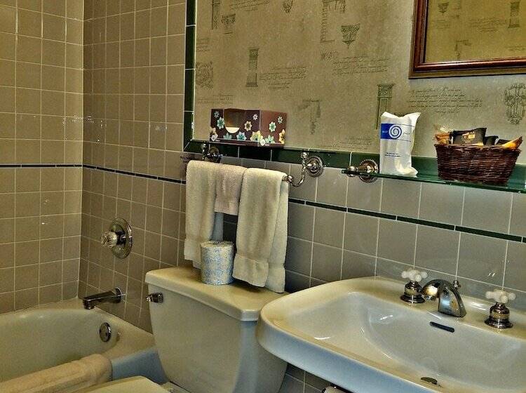 هتل The Gables At Stirling Guest