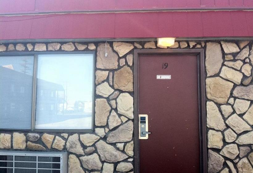 فندق على الطريق Budget Inn Deer Lodge