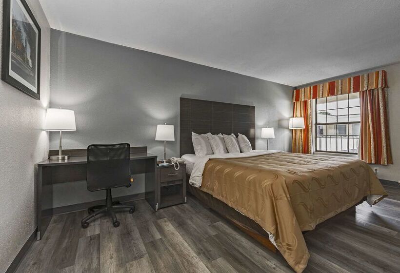 فندق على الطريق Quality Inn