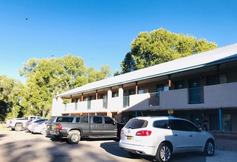 فندق على الطريق El Meson Lodge