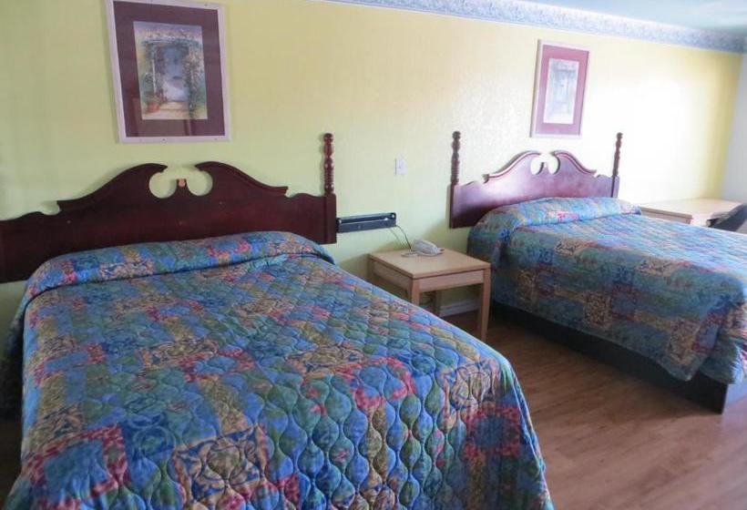 モーテル Mustang Inn And Suites