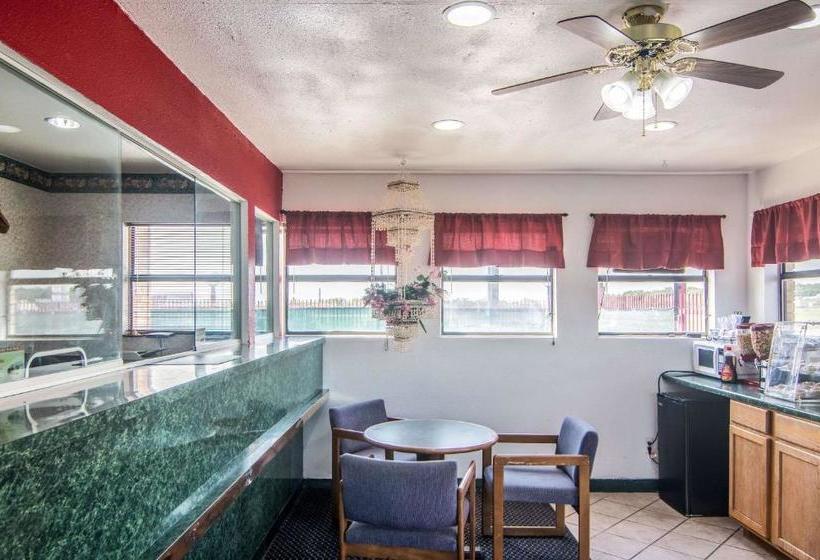 מוטל Rodeway Inn