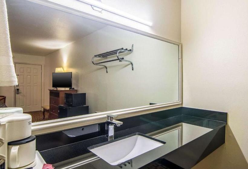 מוטל Rodeway Inn