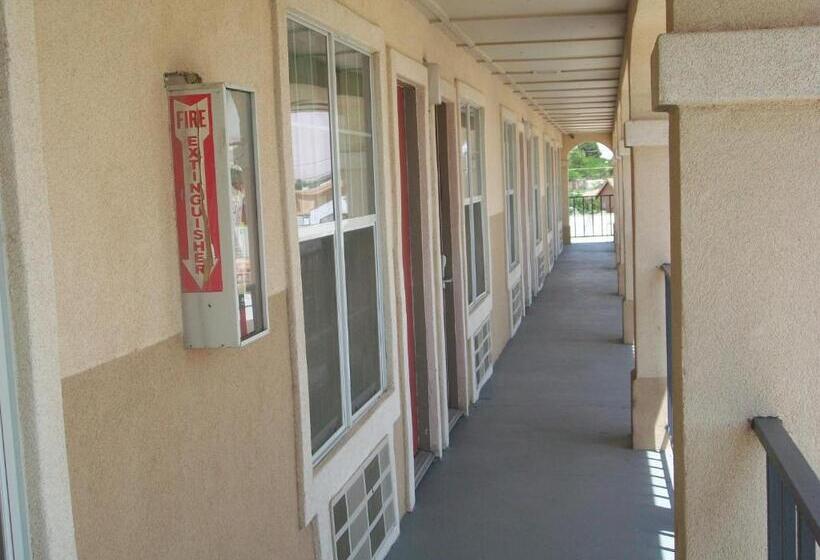 مُتل Villa West Inn