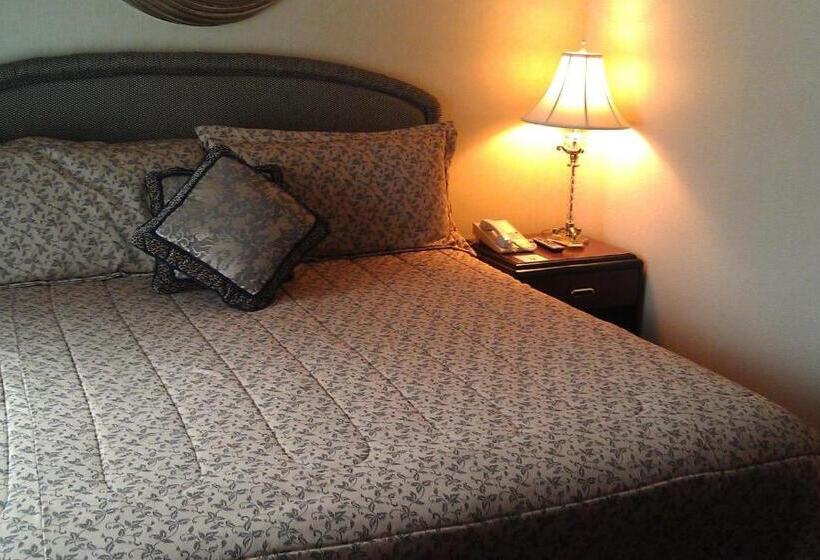 استراحتگاه Roosevelt Inn & Suites Saratoga Springs