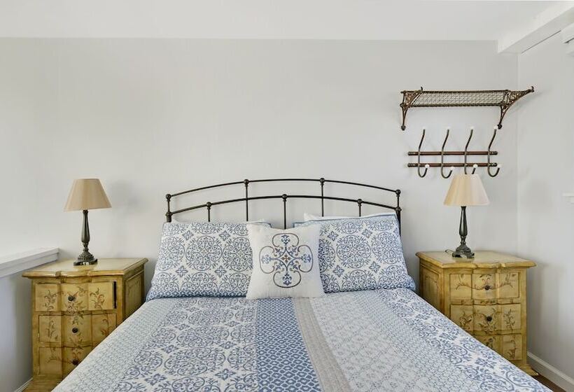 منتجع Windward Shores