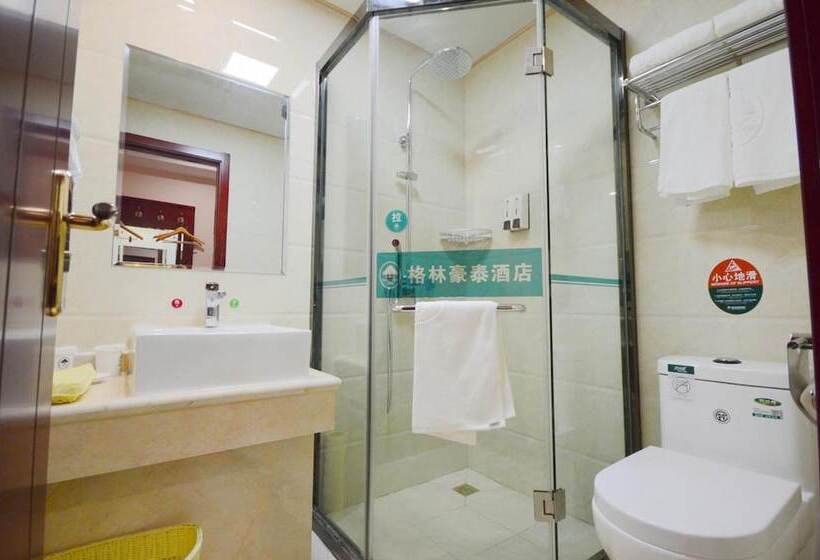 Отель Greentree Inn Shandong North Weihai Station North International Bathing Beach Business