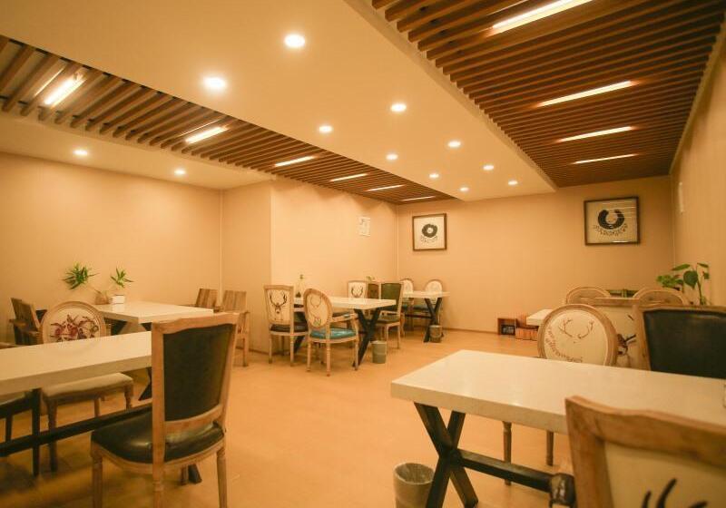 Отель Greentree Inn Shandong North Weihai Station North International Bathing Beach Business