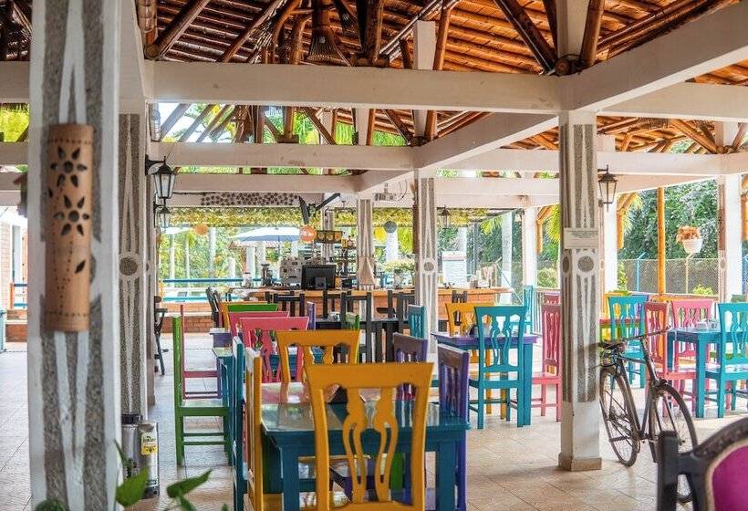 هتل Palmas De Santa Elena