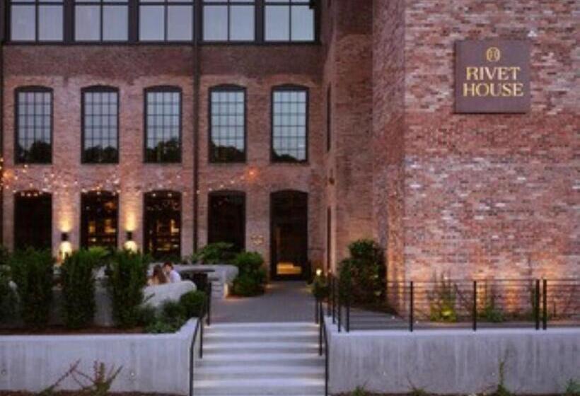 هتل Rivet House