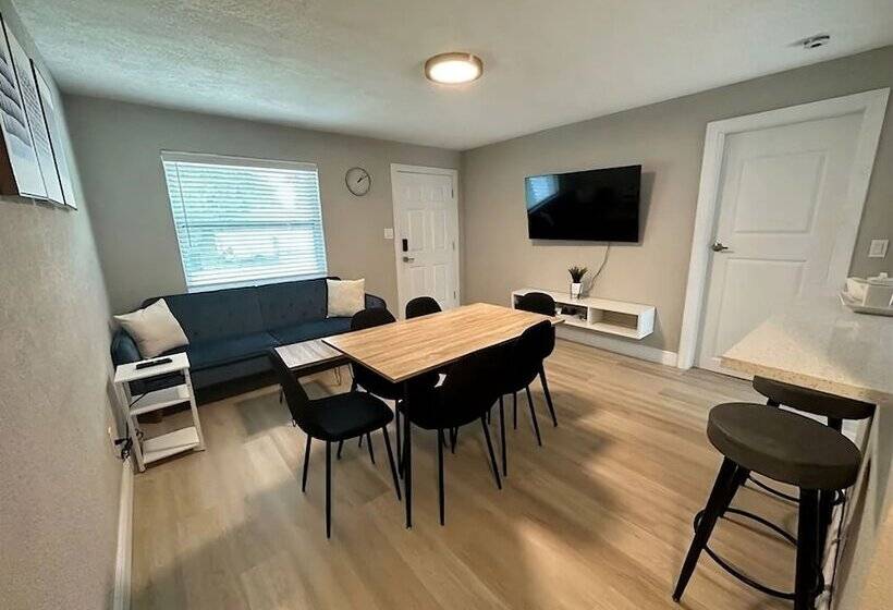 פנסיון Amazing House Relax Near Raymond Stadium