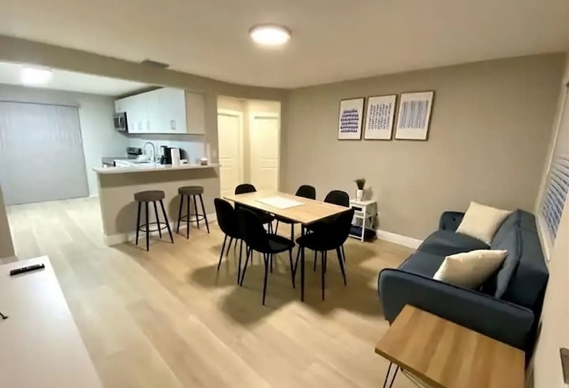 פנסיון Amazing House Relax Near Raymond Stadium