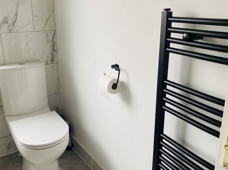 Резиденция Inviting 4 Bed House In Leeds