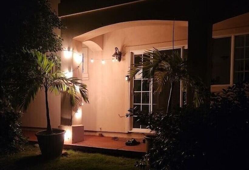 הוסטל Robbins Estate