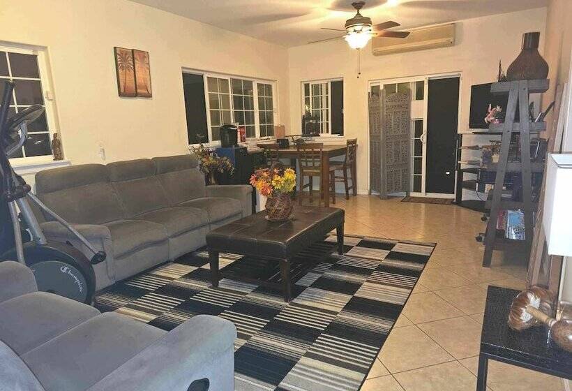 הוסטל Robbins Estate