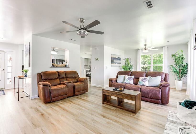 Beautiful War Eagle Cove Home: Walk To Beaver Lake