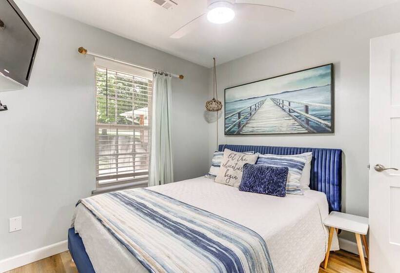 Beautiful War Eagle Cove Home: Walk To Beaver Lake