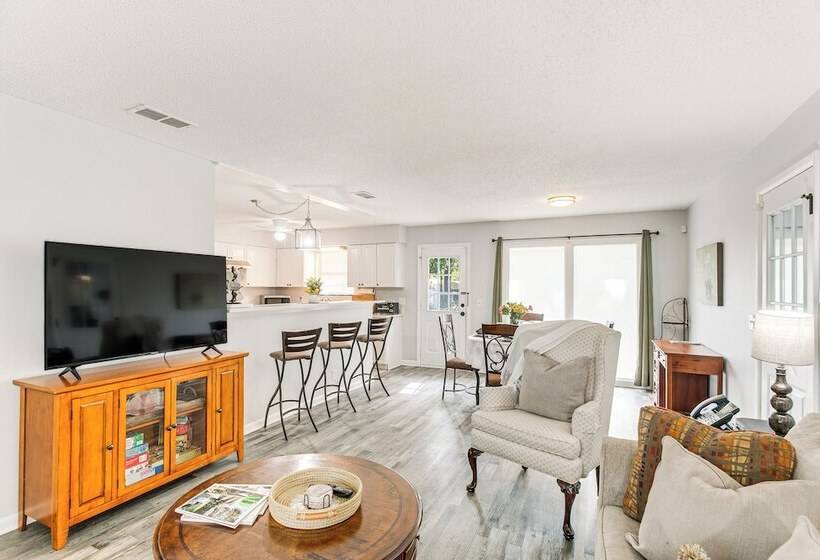Brunswick Retreat W/ Patio & Grill, Near Beaches!