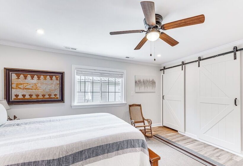 Charming Morehead City Home: 2 Mi To Beach Access