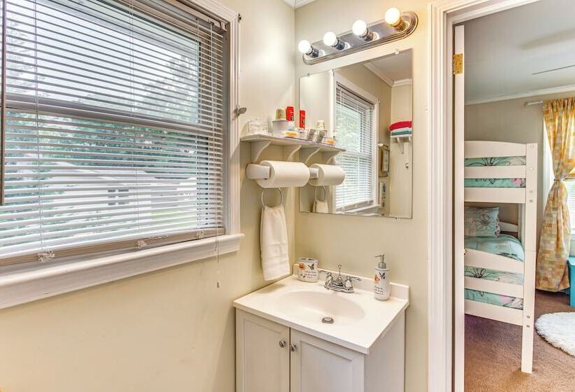 Charming Shallotte Home ~ 4 Mi To Ocean Isle Beach