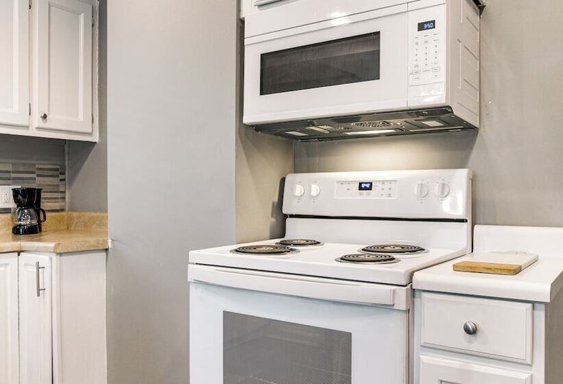 Durham Home W/ Screened Porch ~ 3 Mi To Downtown!