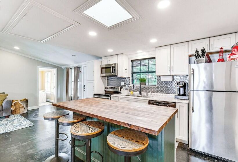 Private Dock & Deck: Eagle Mountain Lake Retreat!