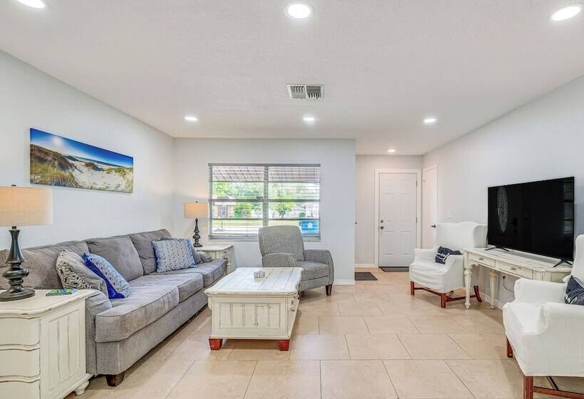 13 Mi To Hudson Beach: Spring Hill Home W/ Lanai