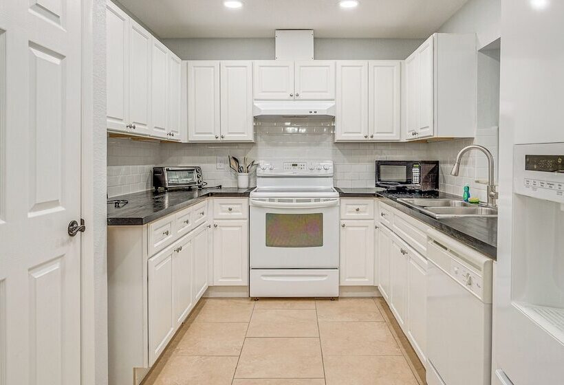 13 Mi To Hudson Beach: Spring Hill Home W/ Lanai