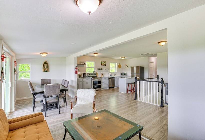 Granbury Home W/ Lake Views ~ 6 Mi To Boat Launch!