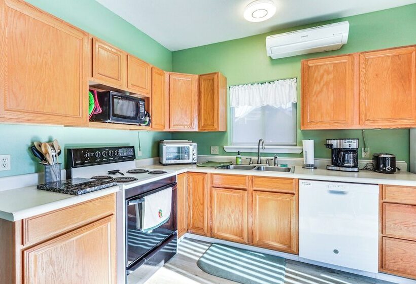 Harrison Home W/ Grill & Lake Views: Walk To Town!