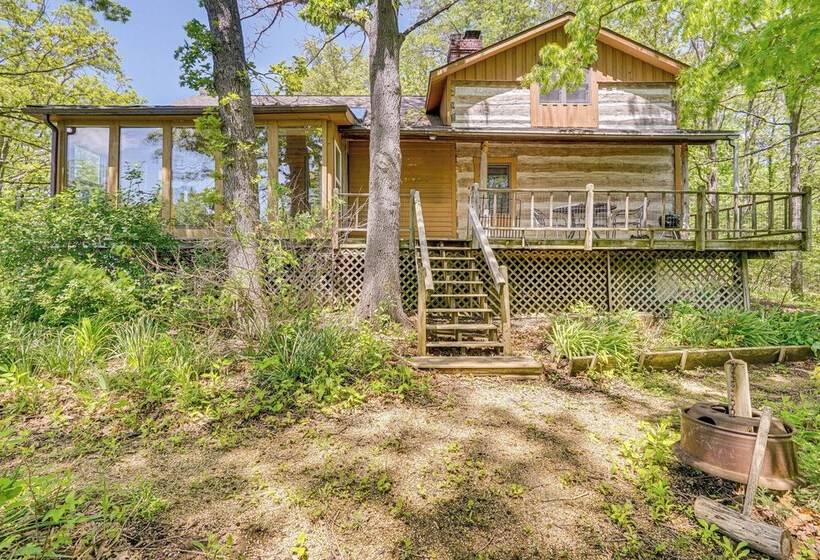 Historic Clark Cabin W/ Deck & Fishing Pond Access