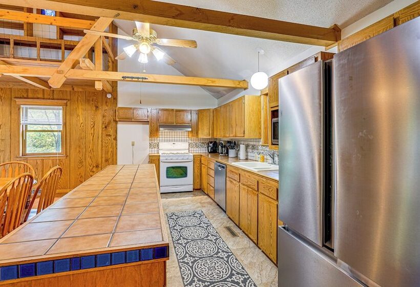 Historic Clark Cabin W/ Deck & Fishing Pond Access