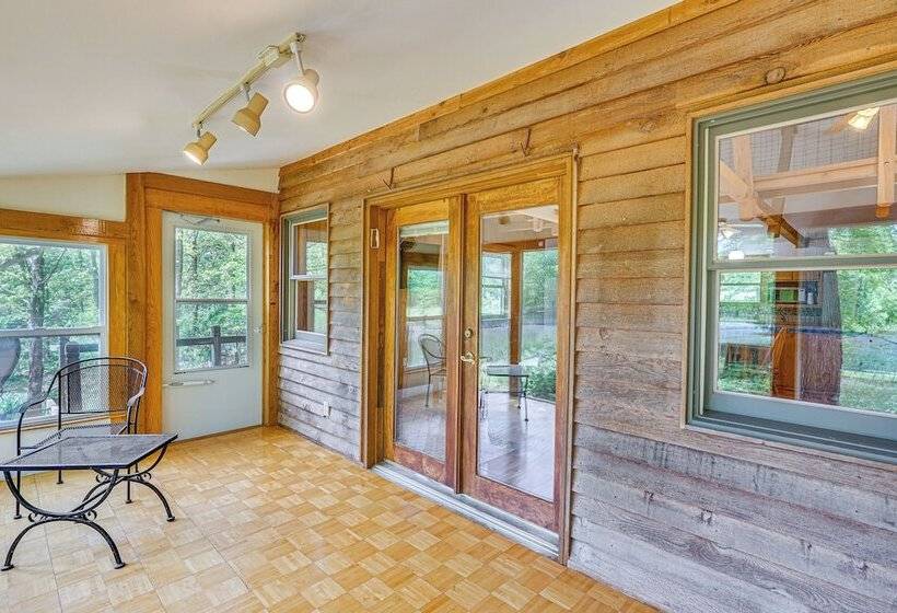 Historic Clark Cabin W/ Deck & Fishing Pond Access