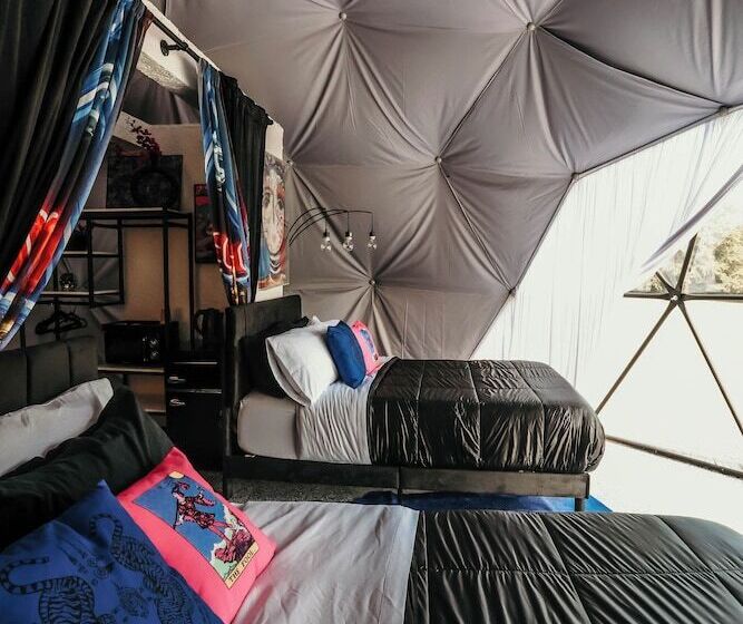 בית מלון כפרי Daydreamer Domes