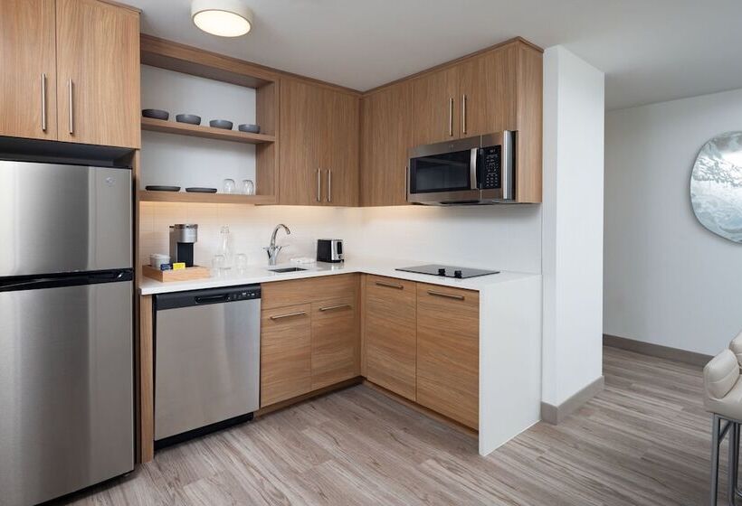 هتل Element Melbourne Oceanfront