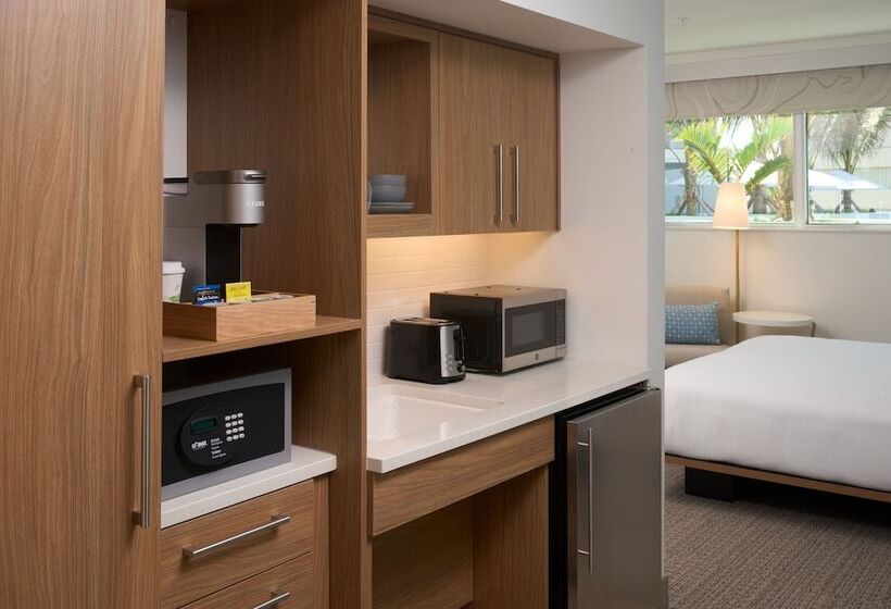 هتل Element Melbourne Oceanfront