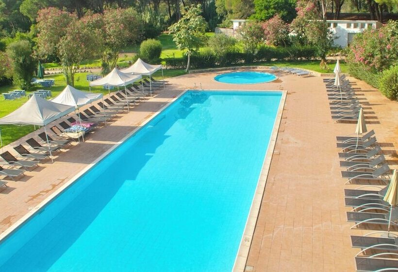 호텔 With Swmming Pool In Arborea Just 600 Meters From The Sea