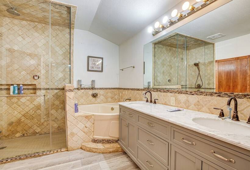 Junction City Home W/ Hot Tub   Near Milford Lake!