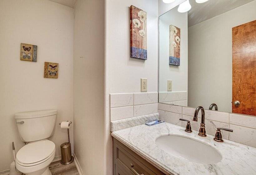 Junction City Home W/ Hot Tub   Near Milford Lake!