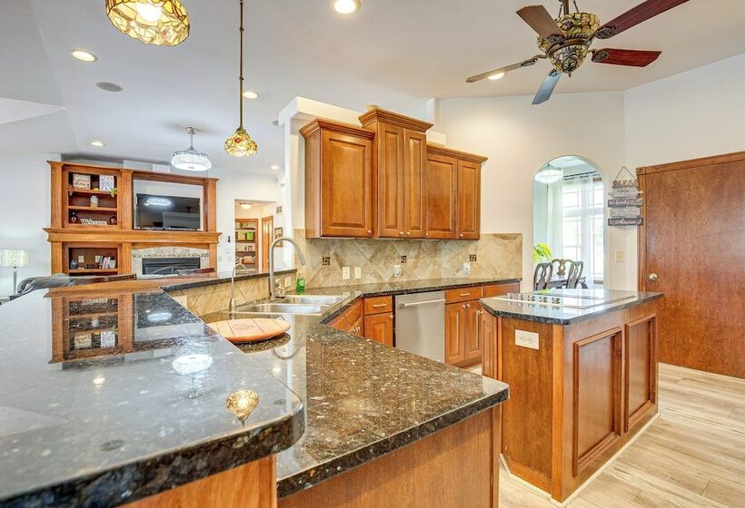 Junction City Home W/ Hot Tub   Near Milford Lake!