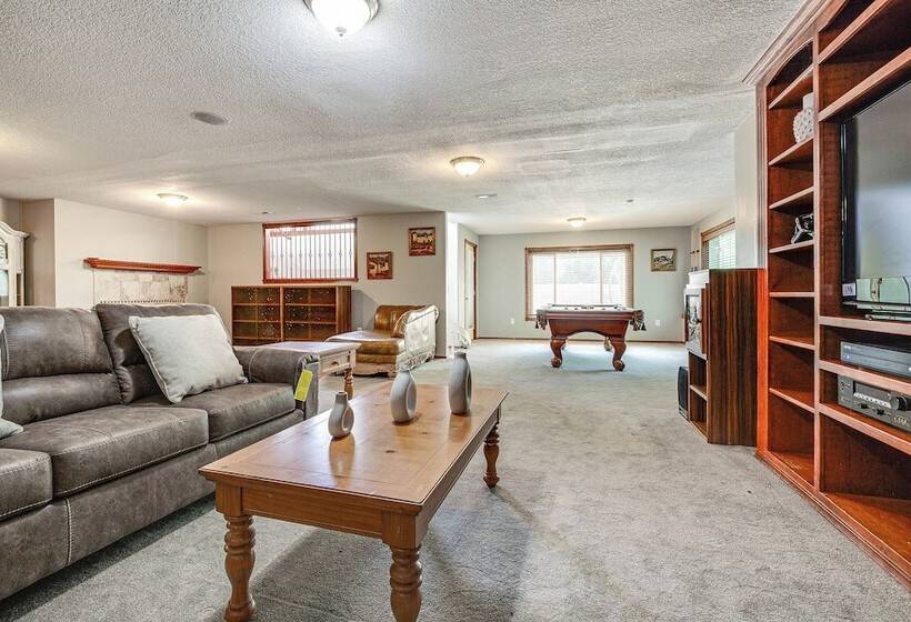 Junction City Home W/ Hot Tub   Near Milford Lake!