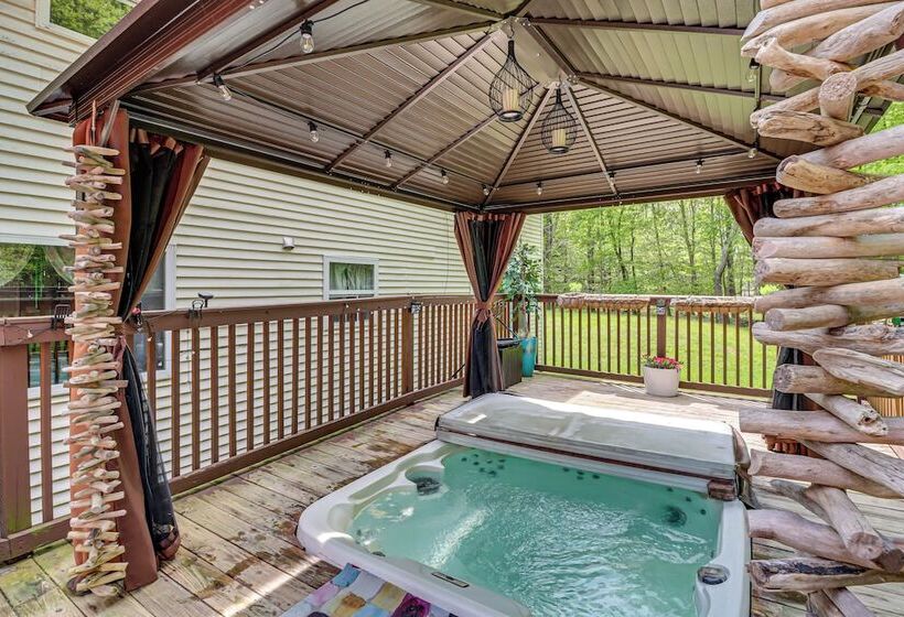 Long Pond Home W/ Hot Tub ~ 8 Mi To Kalahari!
