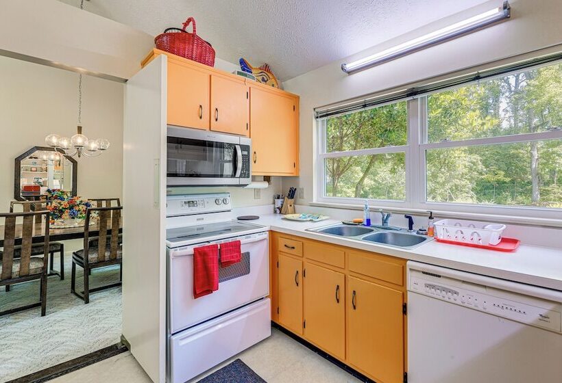 Morehead City Home ~ Walk To Beach Park!