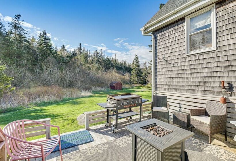 Peaceful Lubec Home W/ Views: Walk To Beach!