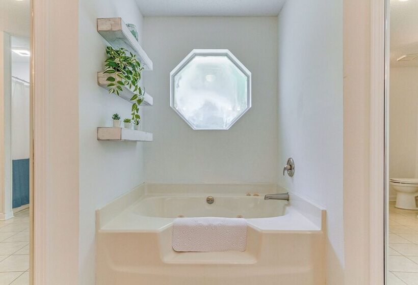 Pensacola Home W/ Large Yard: 4 Mi To Beach